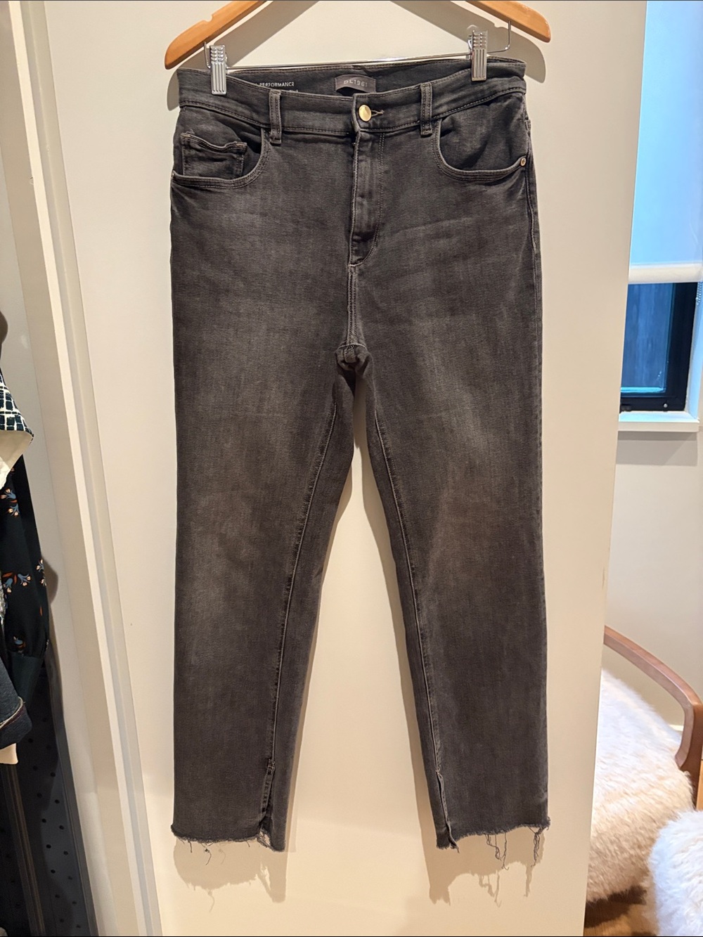 DL1961 High-Rise Black Washed Straight Jeans
